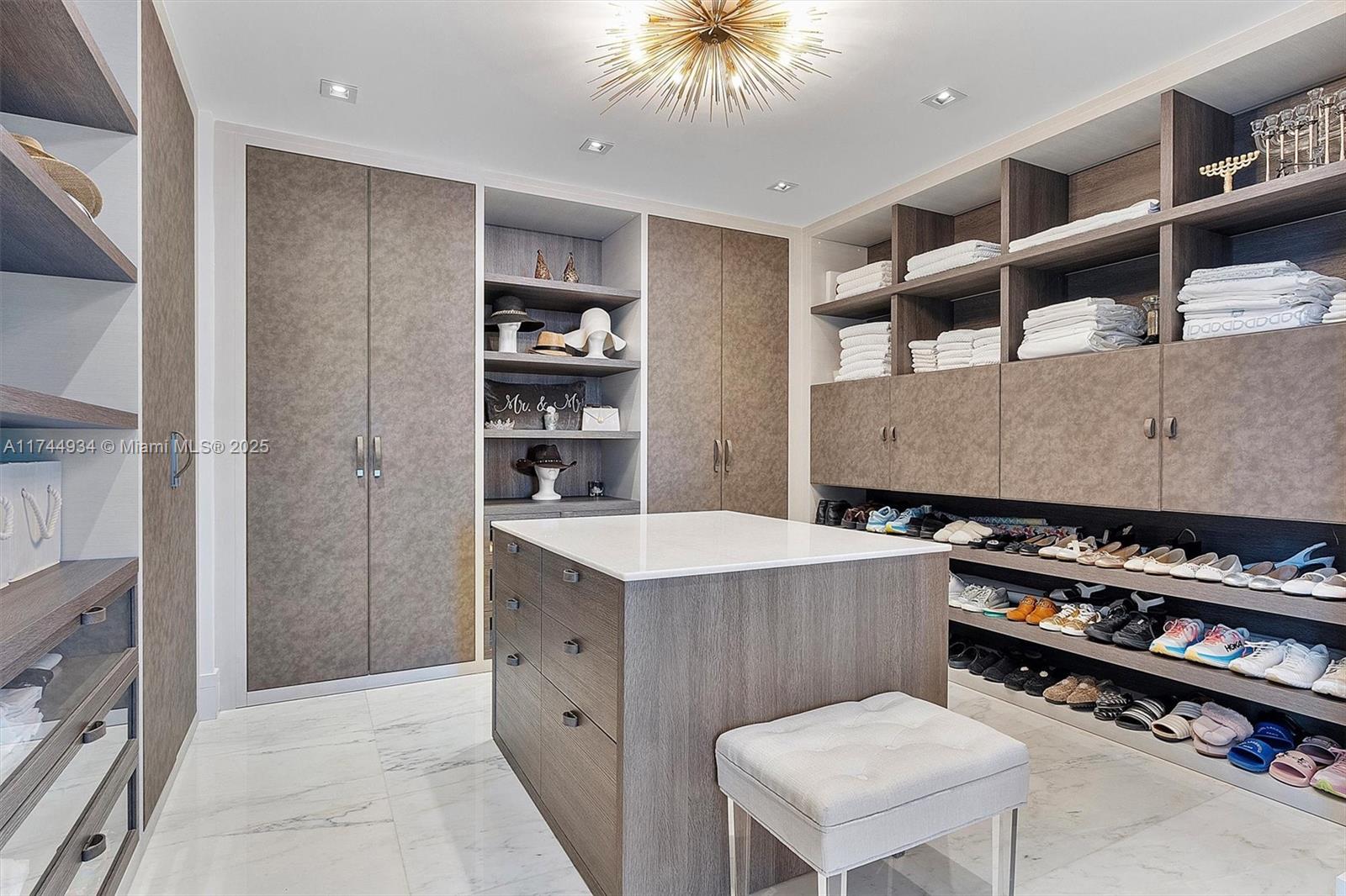 MUSE CONDO - Residential