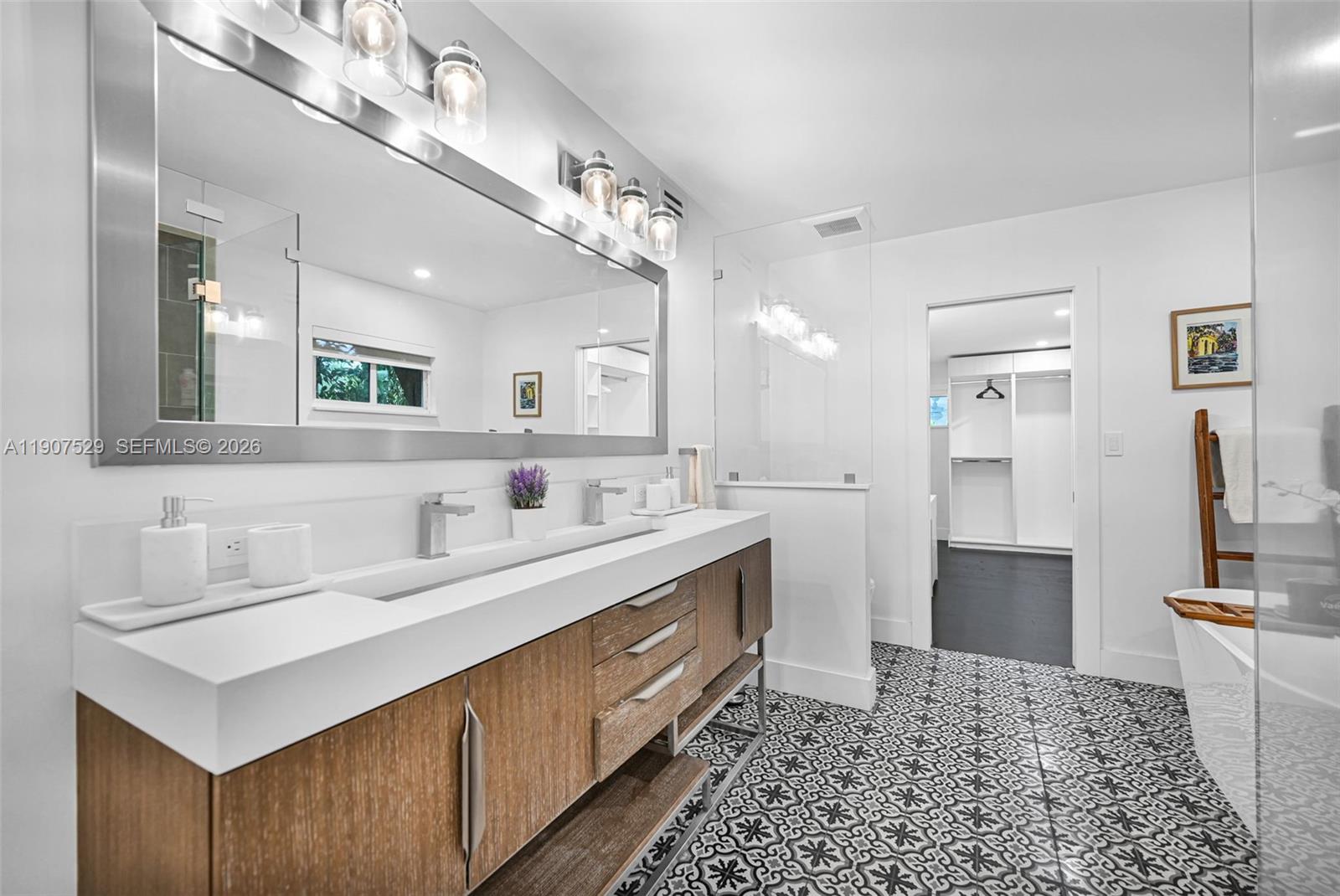 ALTA VISTA - Residential