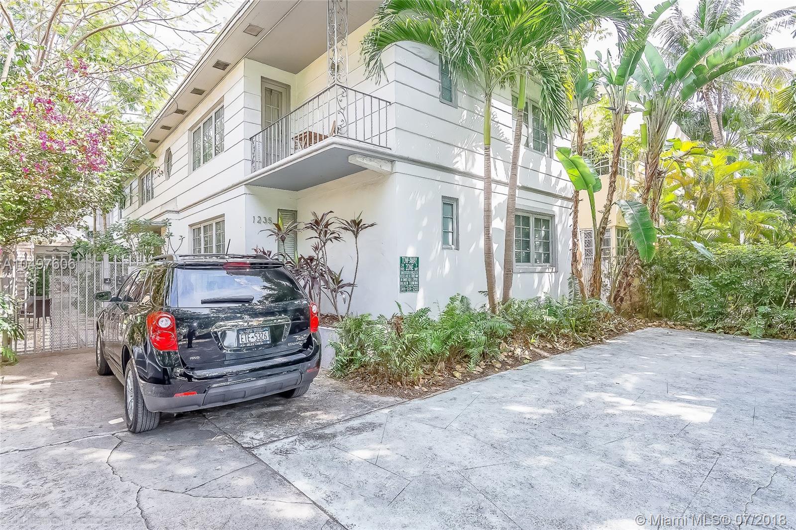 Ready to live
Bright and beautiful 2/1 just in t to Meridian Park Tennis Court
w/d onsite
central a/c
Totally furnished