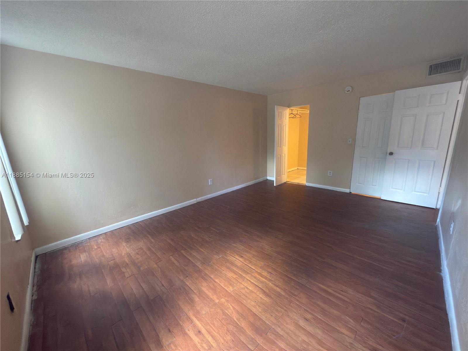 BROOKFIELD SQUARE CONDO - Residential Lease