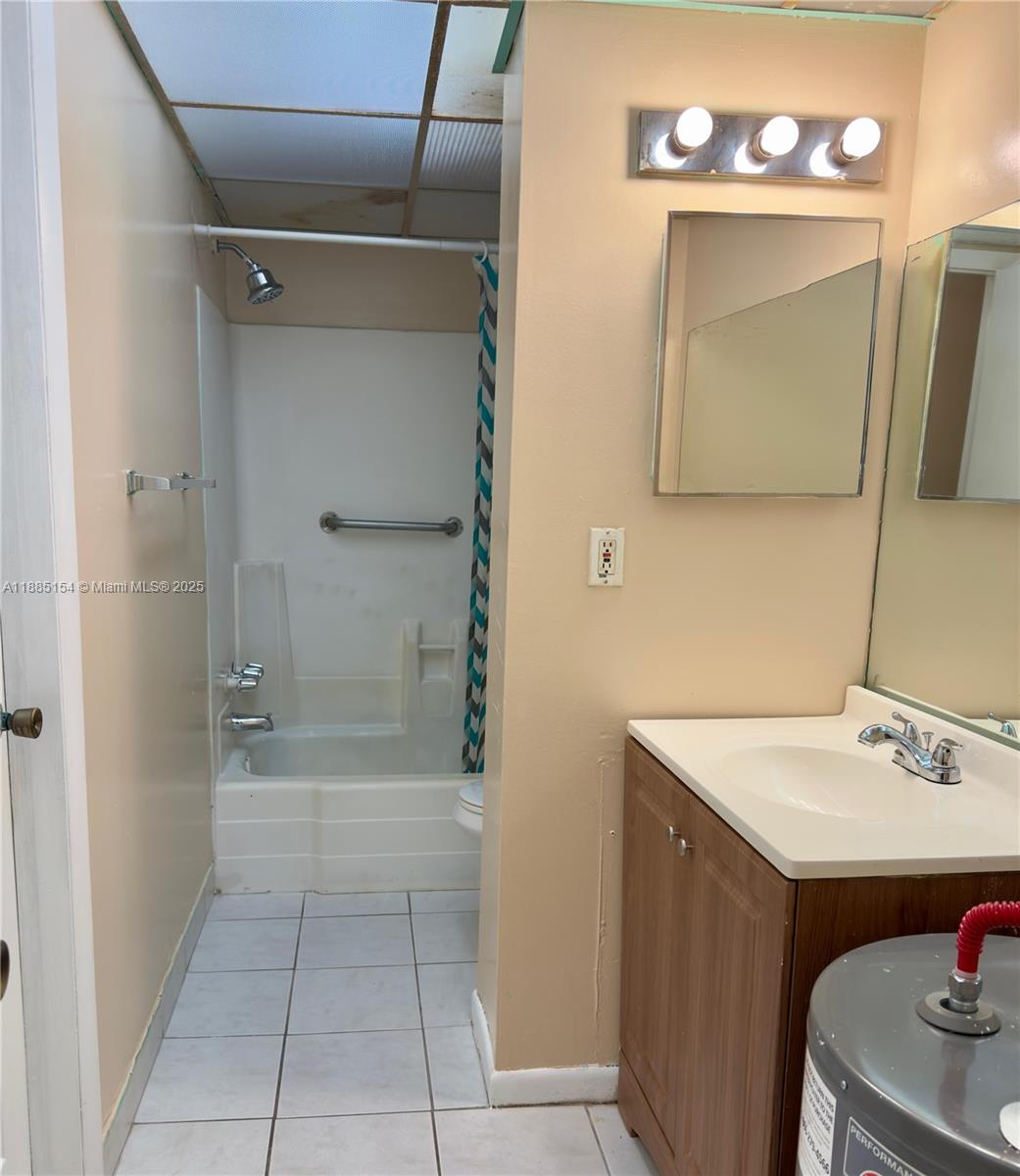 BROOKFIELD SQUARE CONDO - Residential Lease