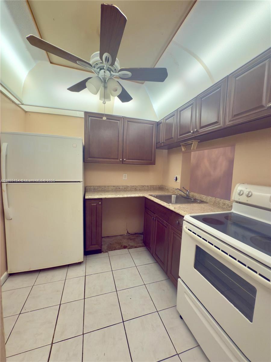BROOKFIELD SQUARE CONDO - Residential Lease