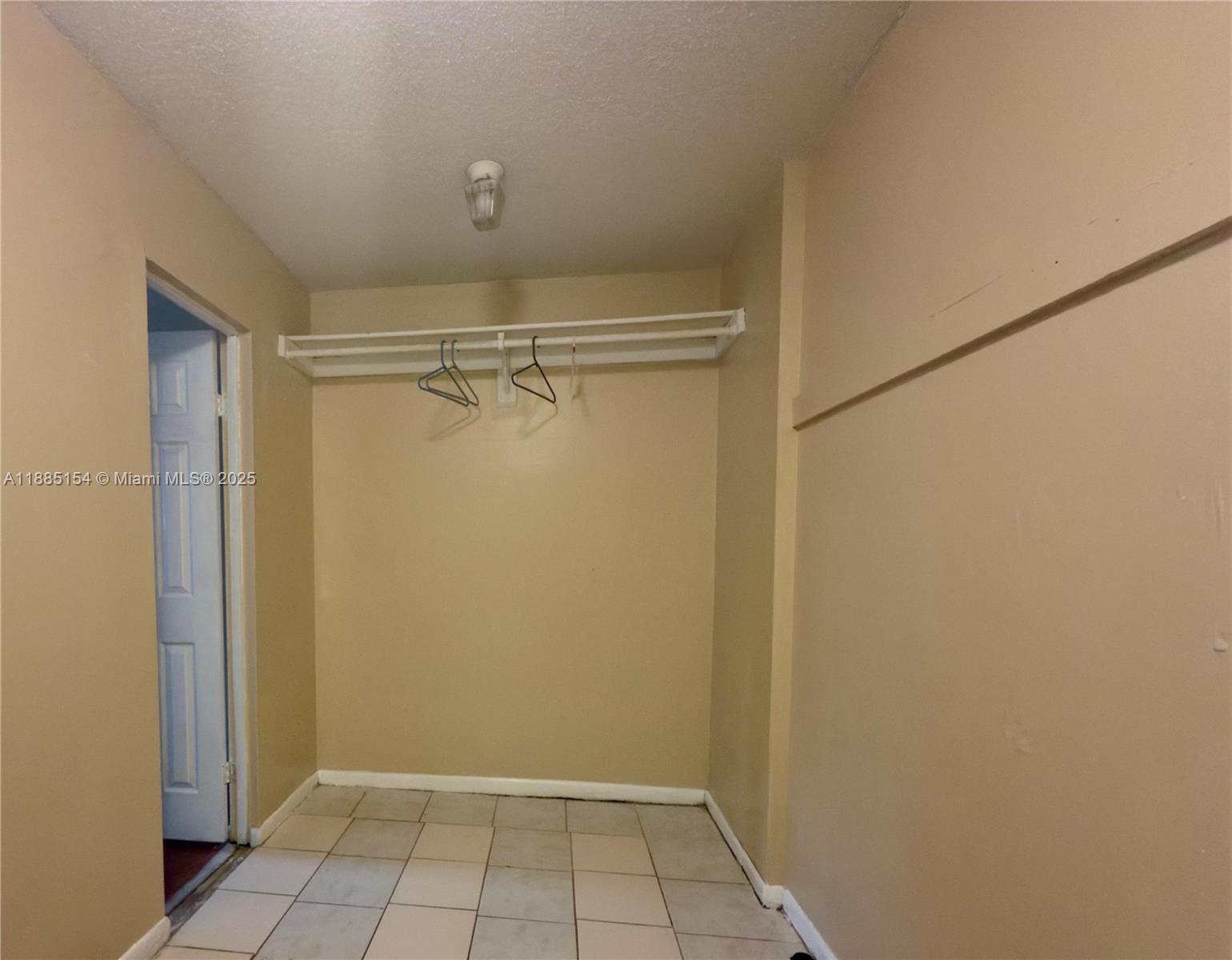 BROOKFIELD SQUARE CONDO - Residential Lease