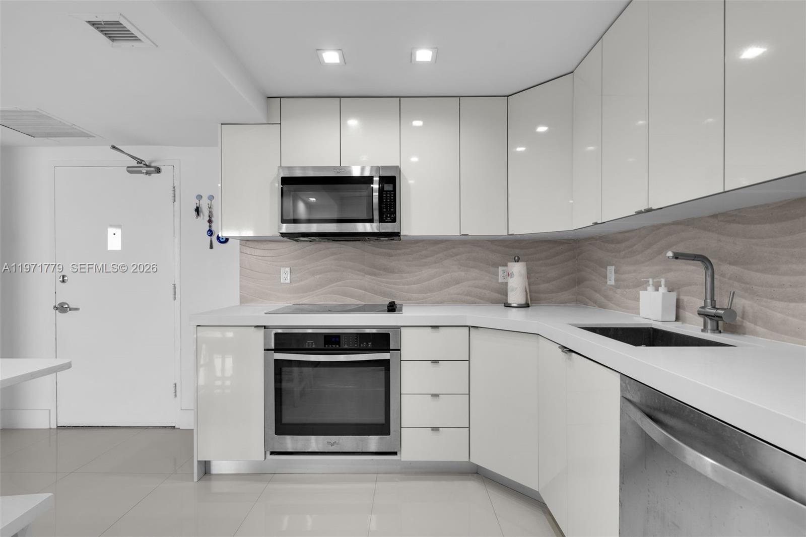 MIRADOR 1000 CONDO - Residential