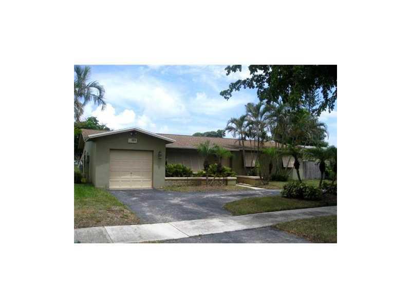 INVESTOR OPPORTUNITY!!!-VERY QUIET, SAFE NEIGHBORHOOD AWAY FROM ANY MAJOR ROADS & WITH TOP RATED SCHOOLS. 2006 NEW ROOF & NEW DIAMOND BRITE FOR SCREENED POOL. 46X23 TOTAL POOL & PATIO AREA.FRENCH DOORS IN MASTER BEDROOM. 2ND BATH REMODELED. CROWN MOLDIN G AND INTERIOR DOORS. FENCED YARD. CABANA DOOR FROM 2ND BATH TO POOL. BAHAMA SHUTTERS FOR FRONT WINDOWS. PULL DOWN STAIRS TO ATTIC. CIRCULAR DRIVEWAY.