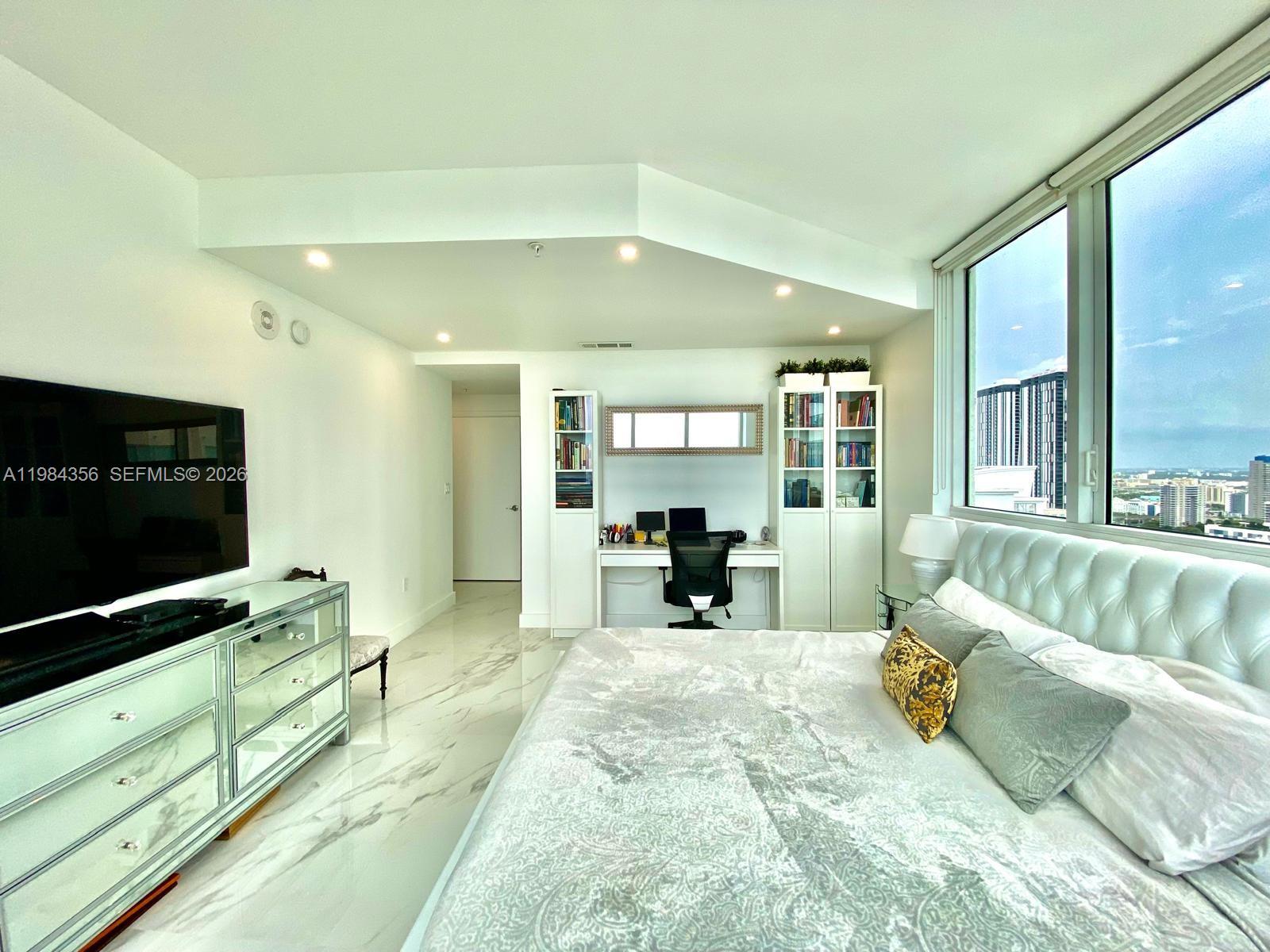 VIZCAYNE SOUTH CONDO - Residential Lease