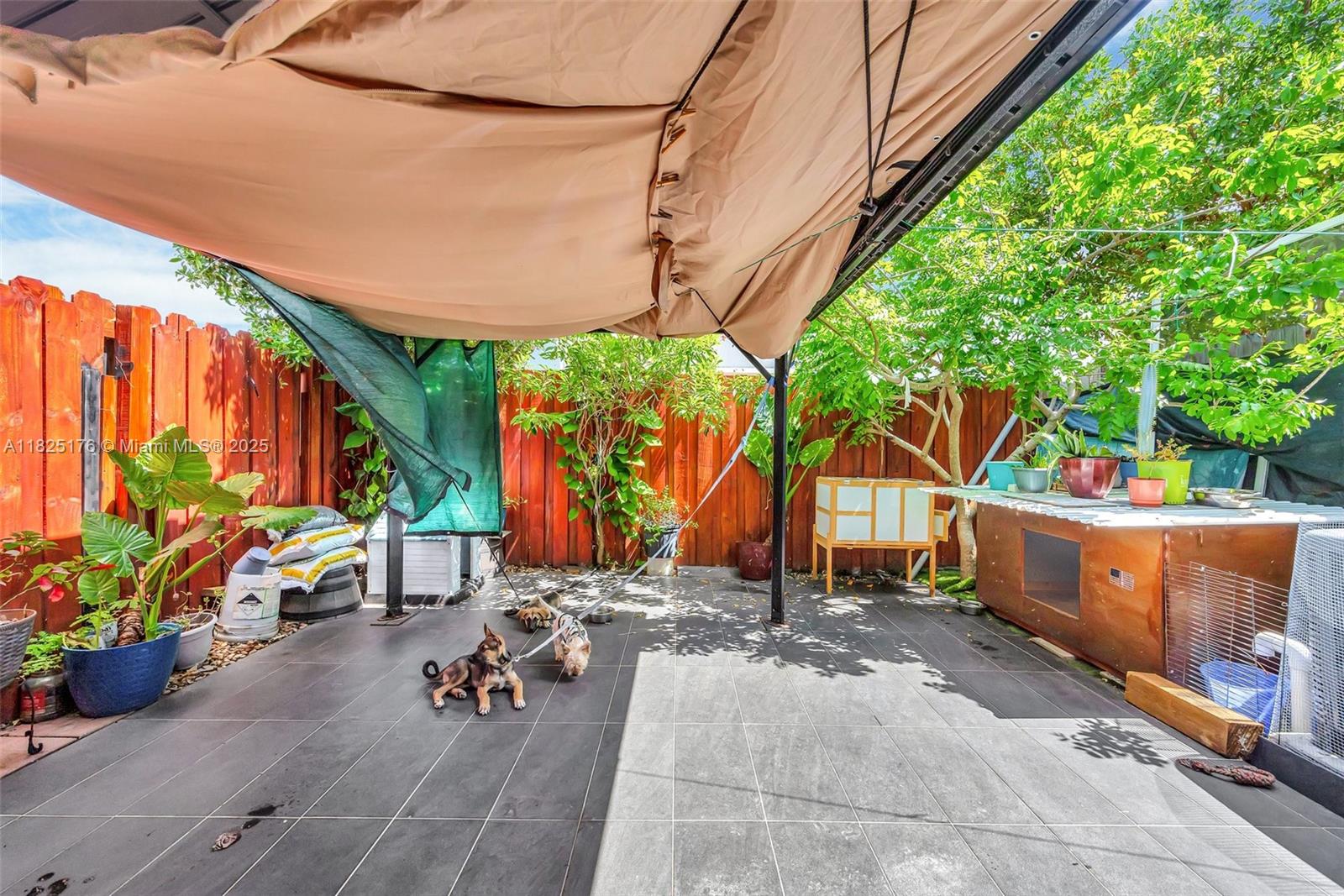 FOREST PARK VILLAS - Residential