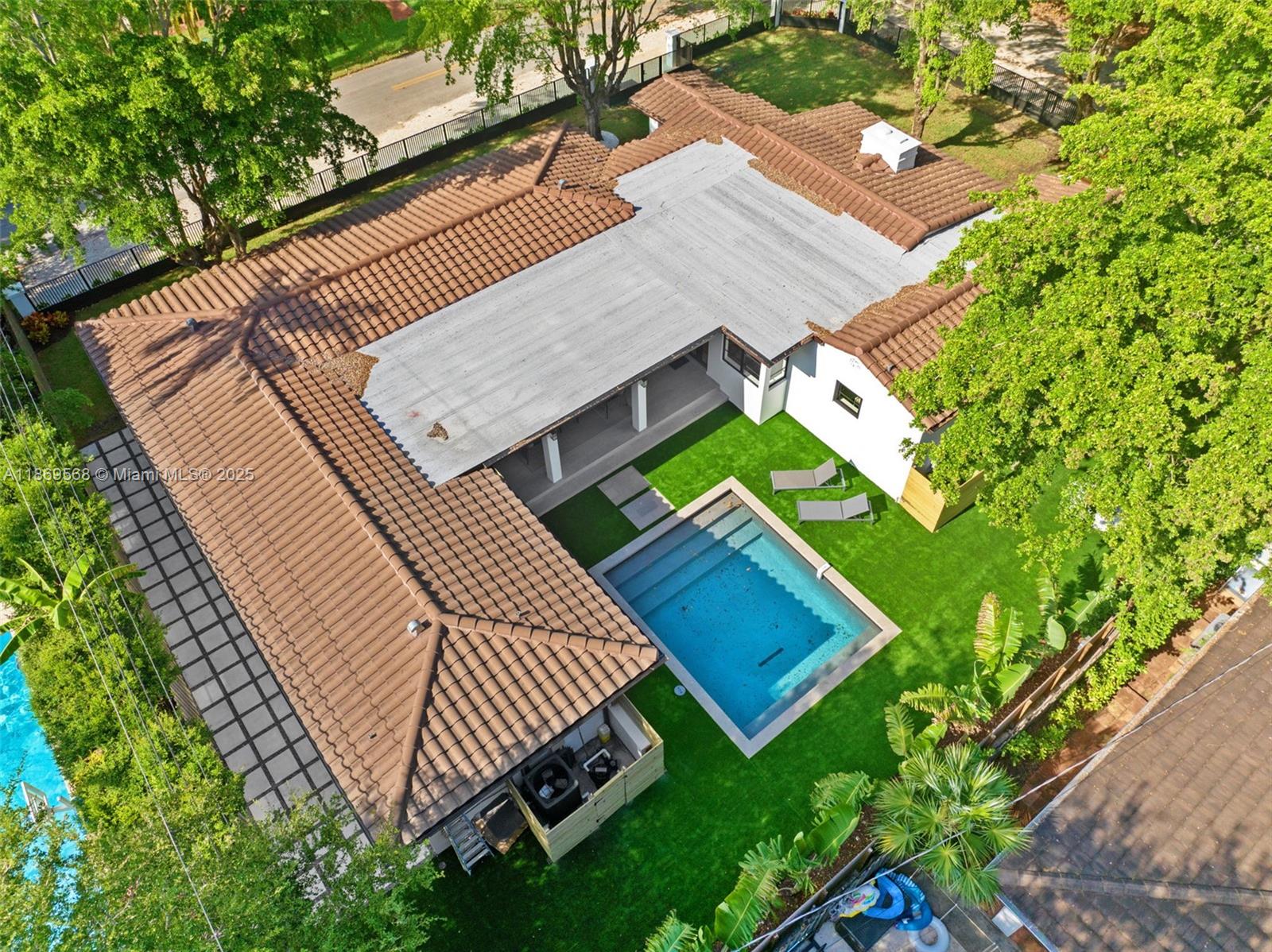 7402 SW 54th Ave