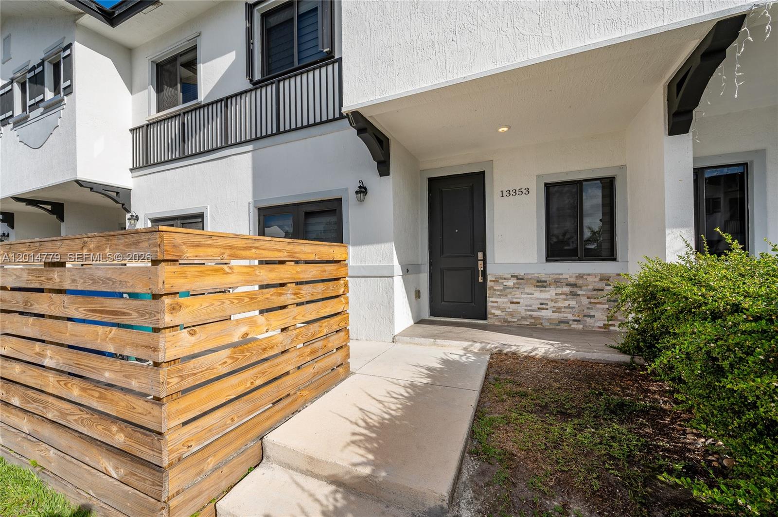 TROPICAL BREEZE TOWNHOUSE - Residential