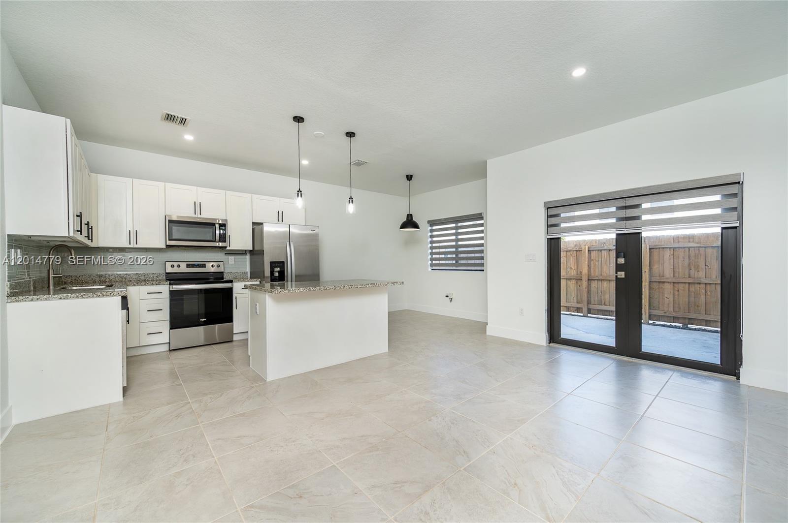 TROPICAL BREEZE TOWNHOUSE - Residential