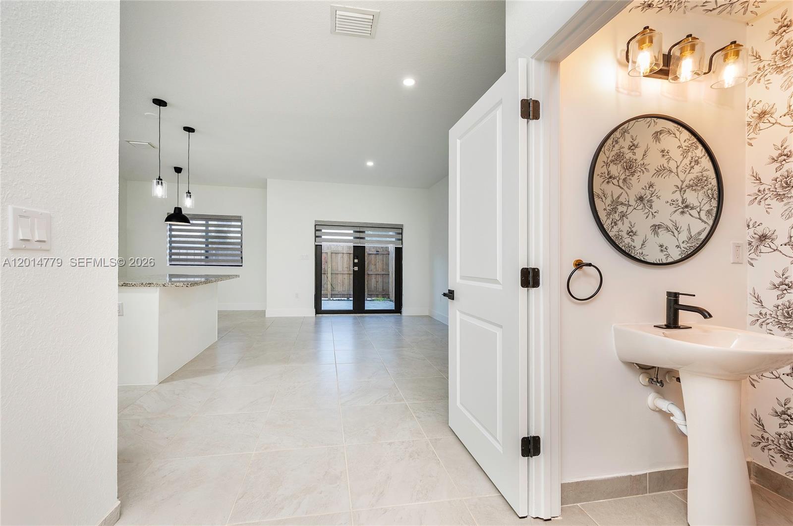 TROPICAL BREEZE TOWNHOUSE - Residential