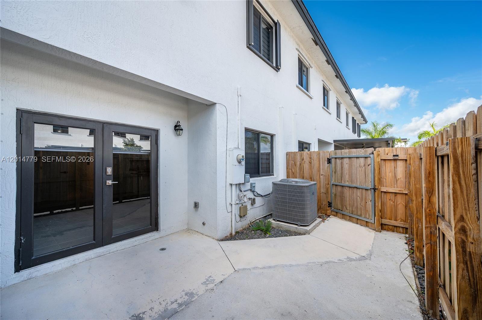 TROPICAL BREEZE TOWNHOUSE - Residential
