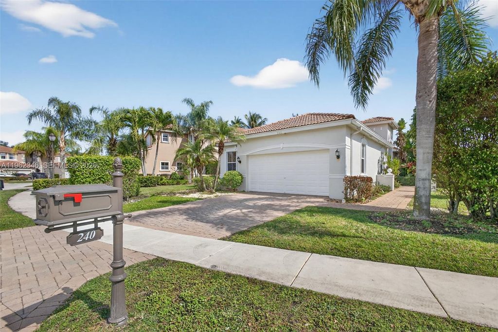 Photo of 240 E Isle Verde Way, Palm Beach Gardens, FL 33418 (MLS # A11962346)