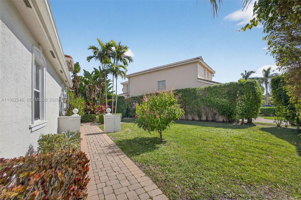 Photo of 240 E Isle Verde Way, Palm Beach Gardens, FL 33418 (MLS # A11962346)