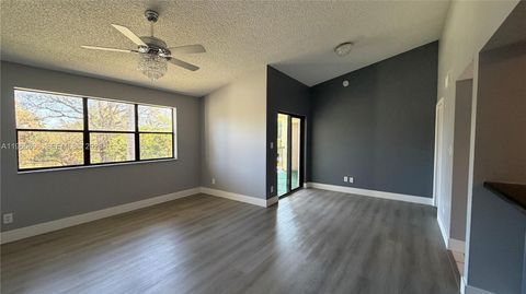 View photos, virtual tours, details... 530 S Park Rd 35-11 Hollywood FL 33021