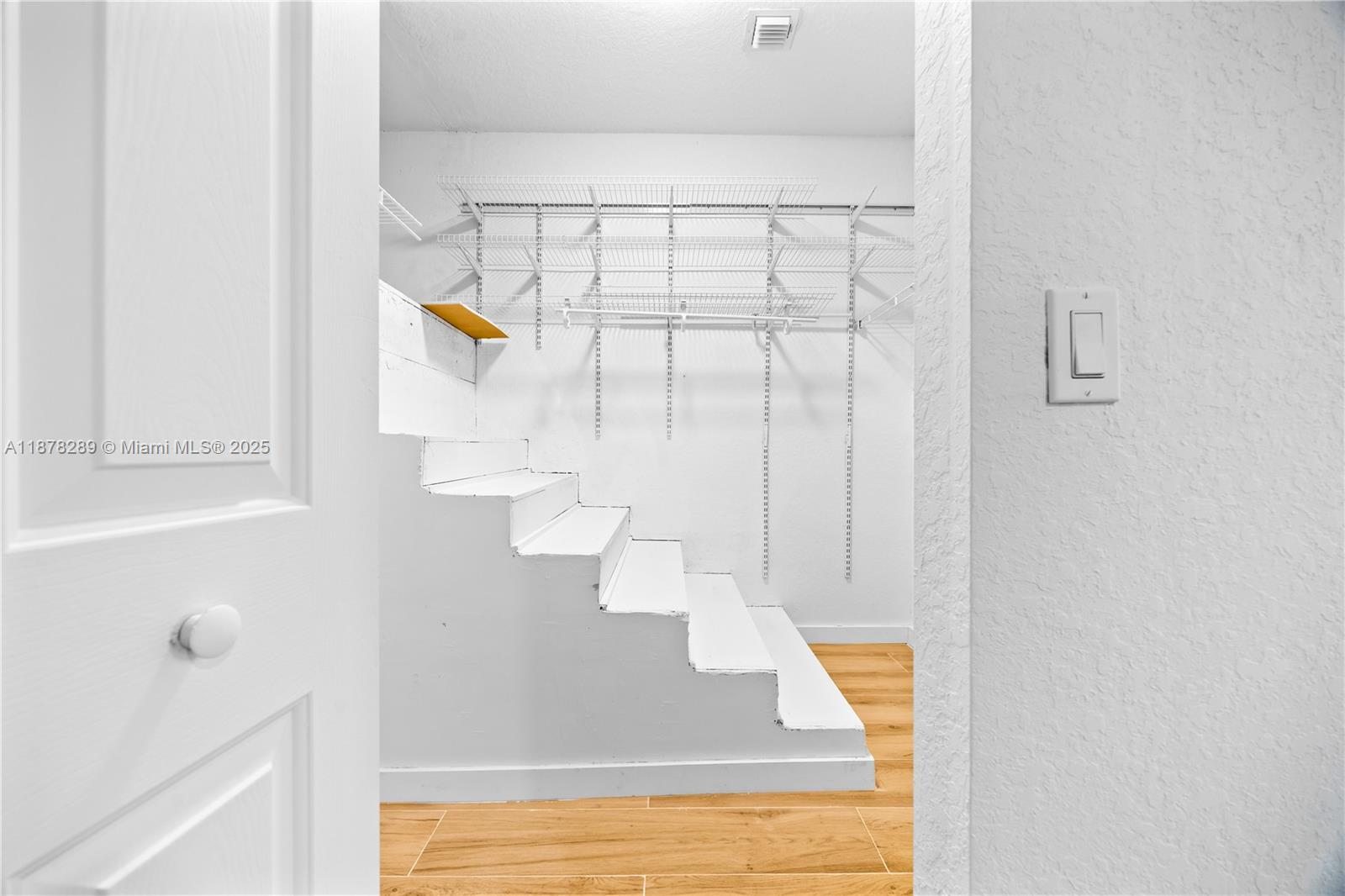 WESTCHESTER POINT TOWNHOM - Residential Lease