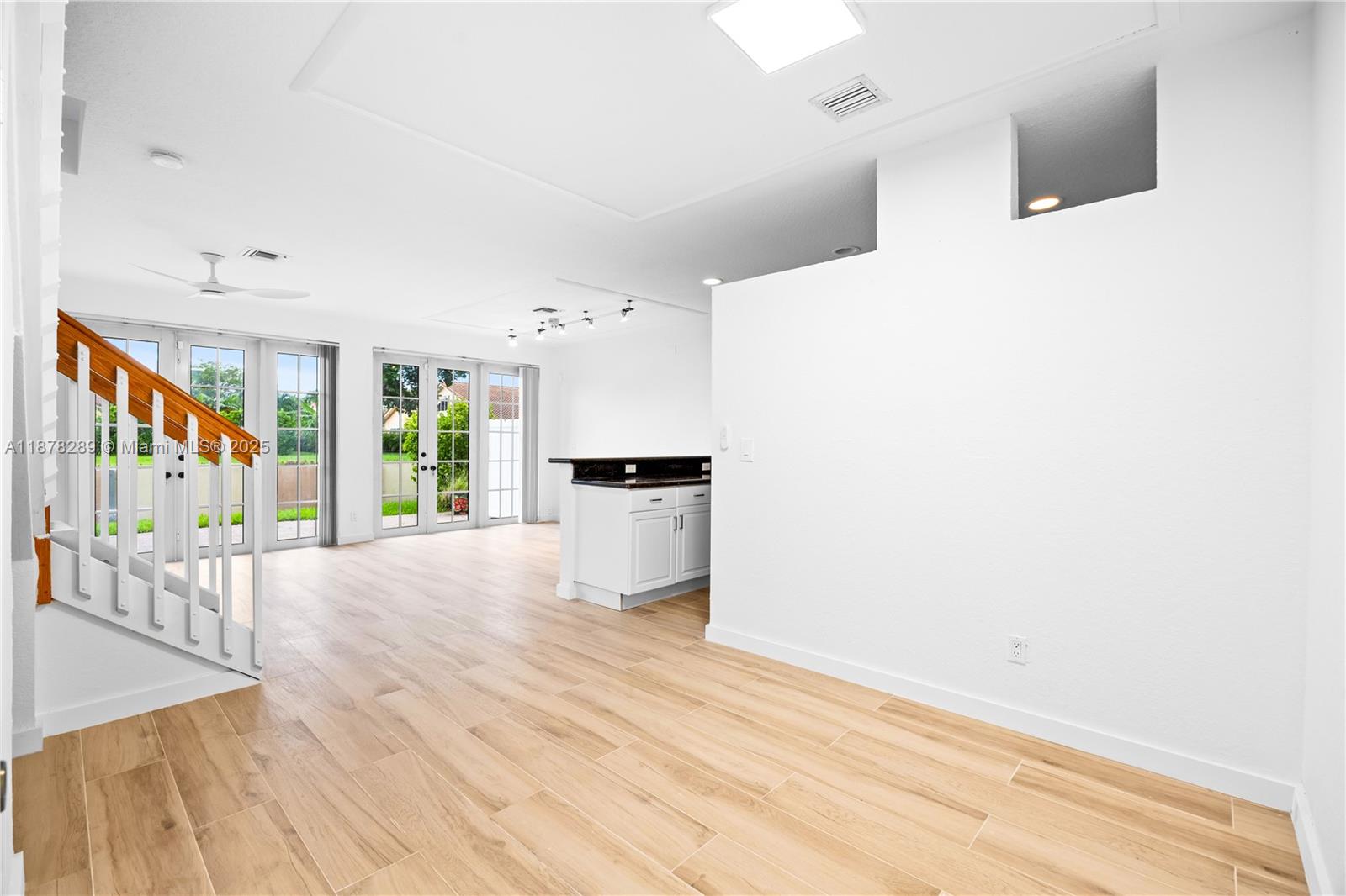 WESTCHESTER POINT TOWNHOM - Residential Lease