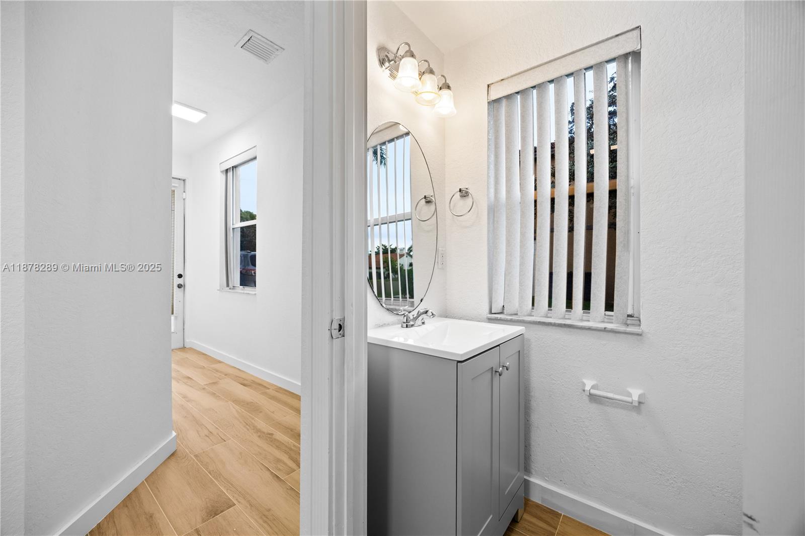 WESTCHESTER POINT TOWNHOM - Residential Lease