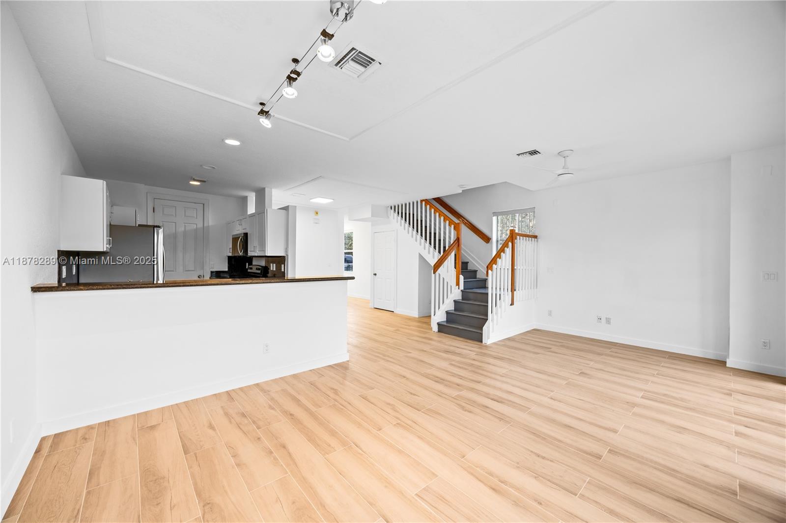 WESTCHESTER POINT TOWNHOM - Residential Lease