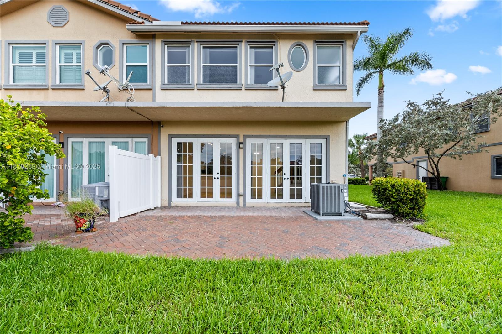 WESTCHESTER POINT TOWNHOM - Residential Lease