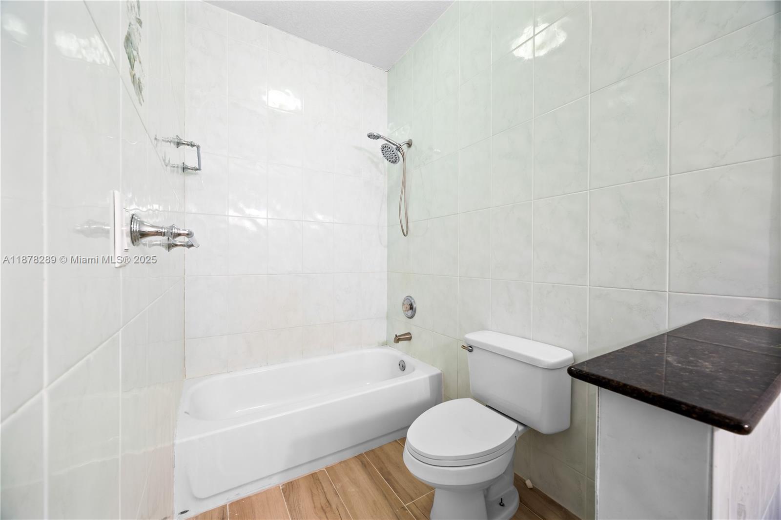 WESTCHESTER POINT TOWNHOM - Residential Lease