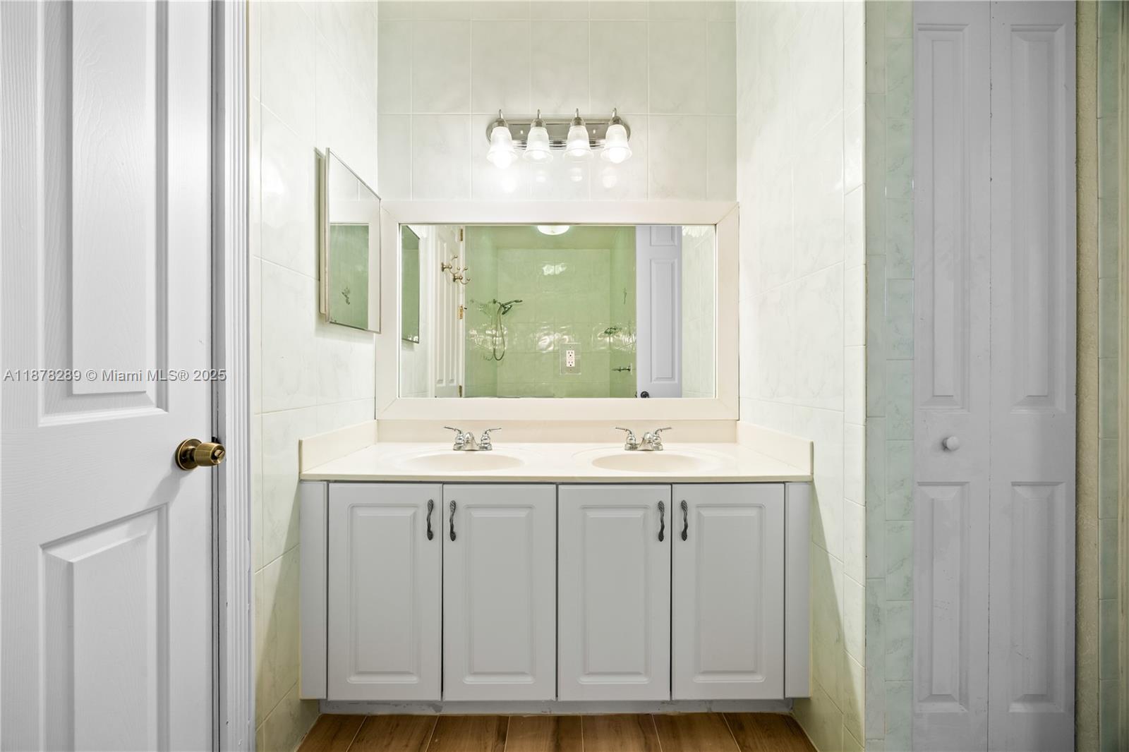 WESTCHESTER POINT TOWNHOM - Residential Lease