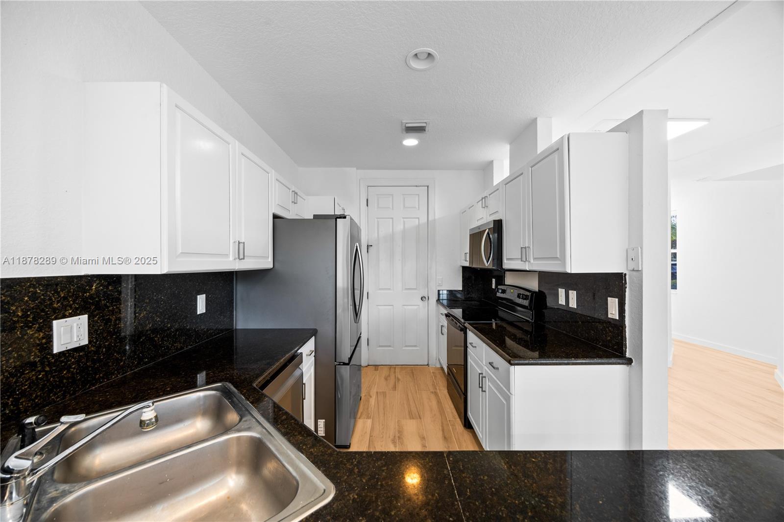 WESTCHESTER POINT TOWNHOM - Residential Lease