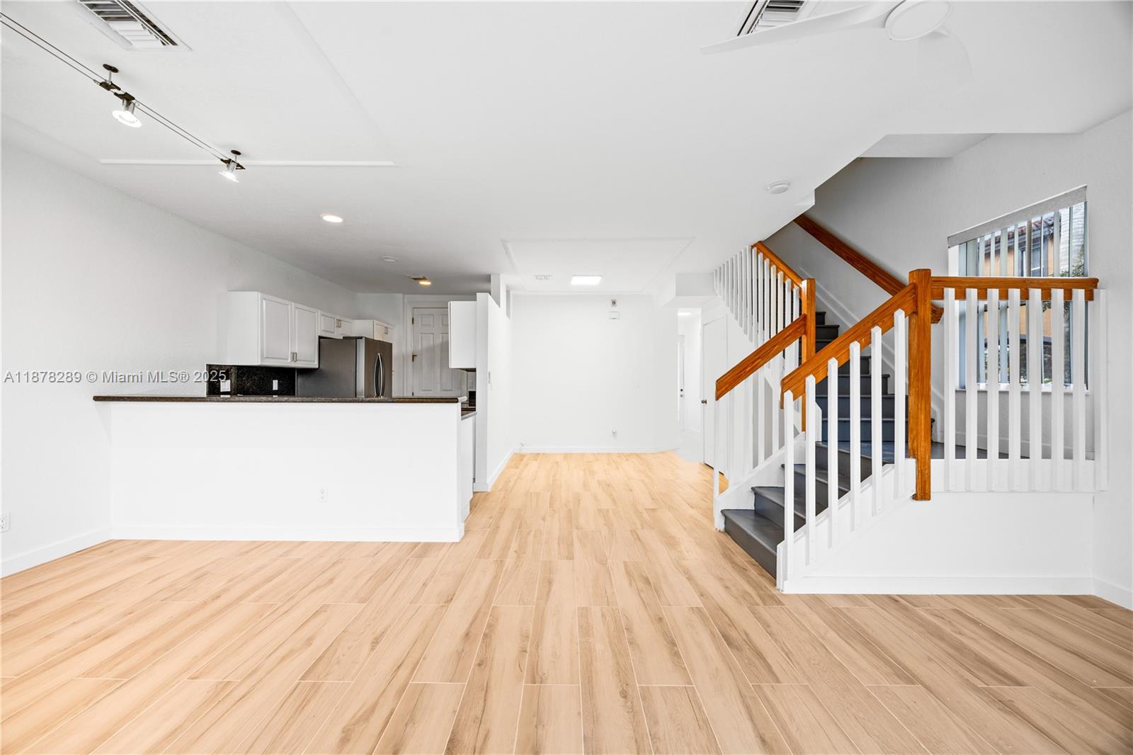 WESTCHESTER POINT TOWNHOM - Residential Lease