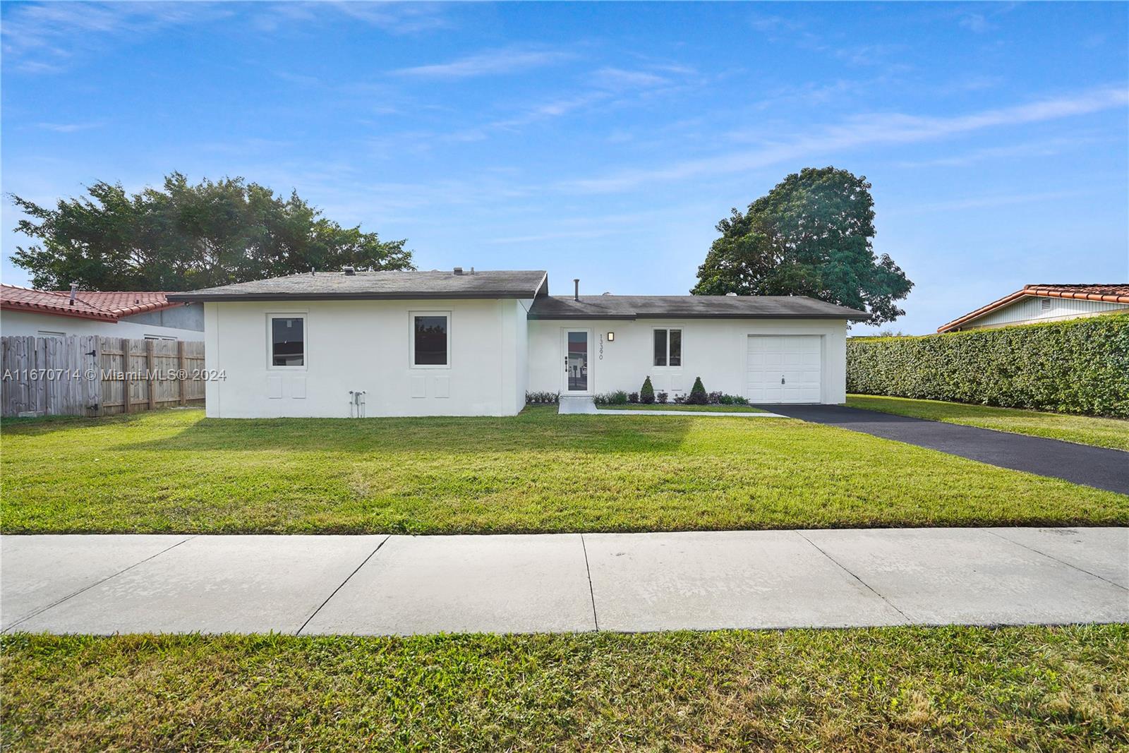 Wonderful renovated property in the beautiful neighborhood of Winston Park.
This 3/2 home features an open floor plan with updated kitchen, bathrooms, impact doors and windows. Full car garage, covered terrace and room for a pool.
Full 4pt and wind mitigation inspection completed on 10/20/24. Appraisal completed on 12/14/24.