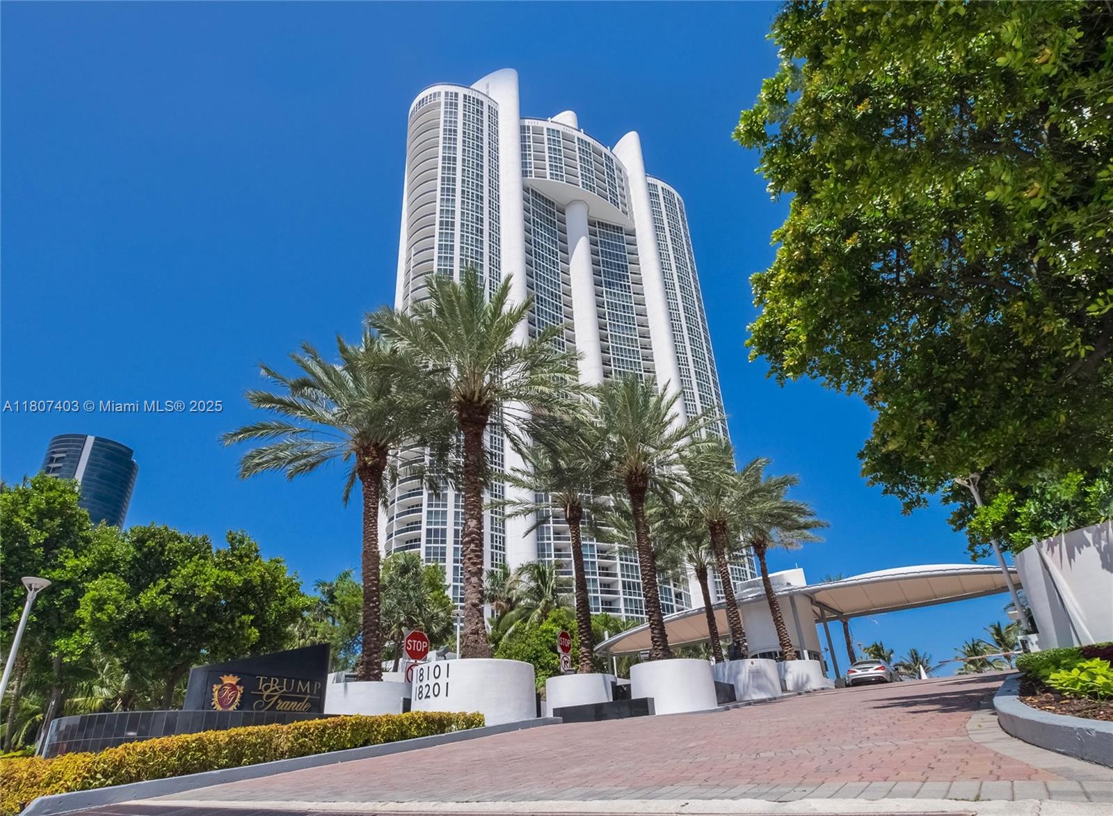 18201 Collins Ave 3909