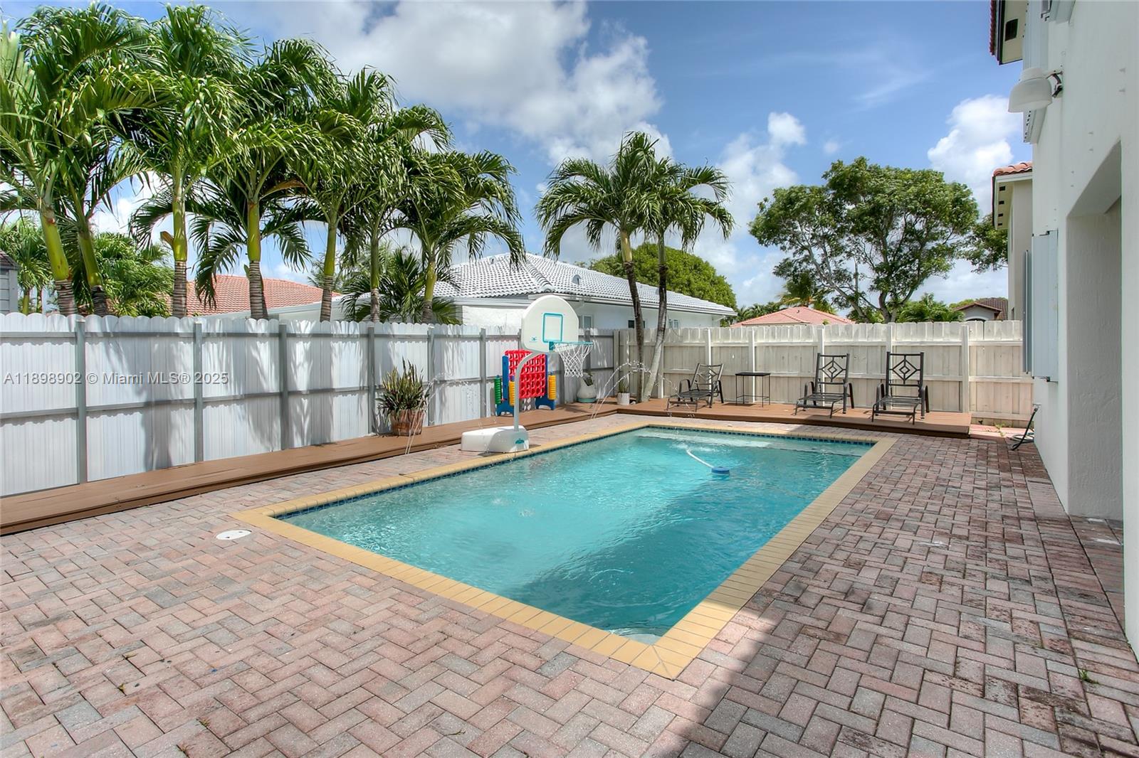 28414 SW 133rd Path, Homestead, FL, 33033/$665,500 2 28414 SW 133rd Path
