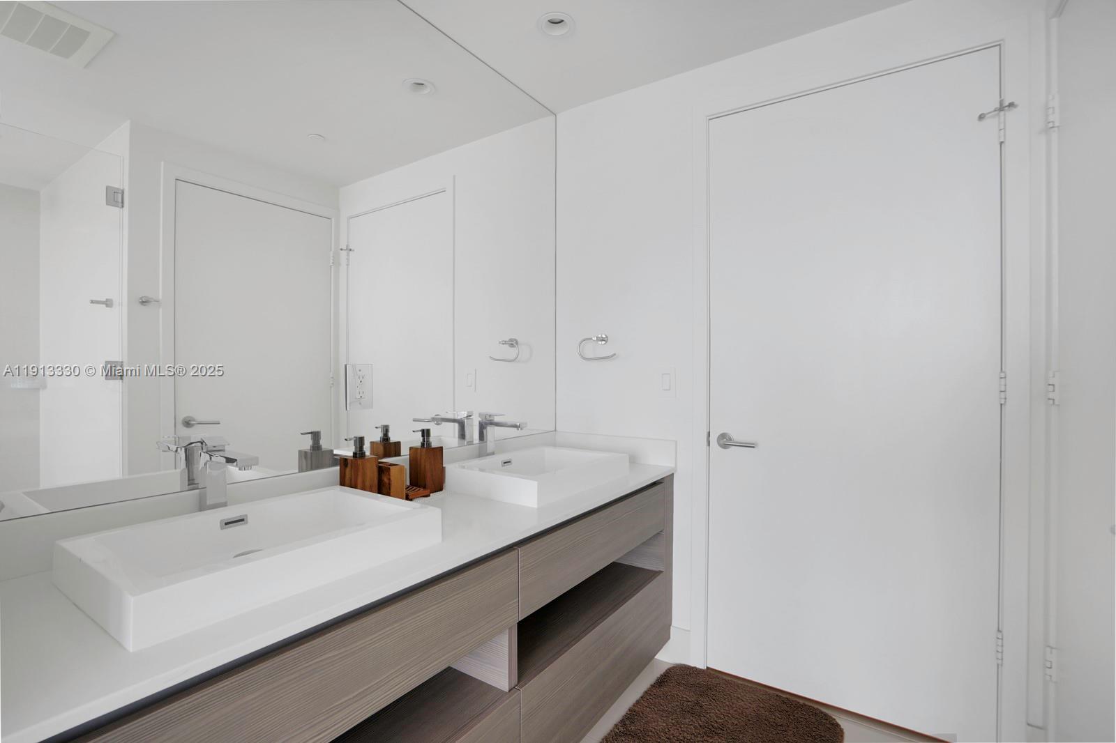 ICON BAY CONDO - Residential Lease