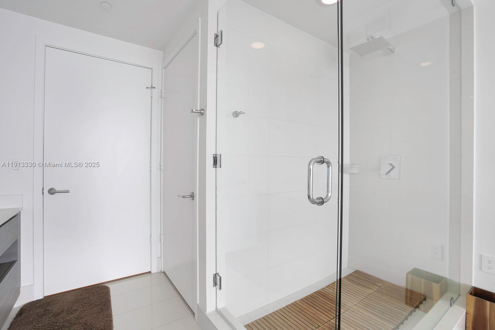 ICON BAY CONDO - Residential Lease