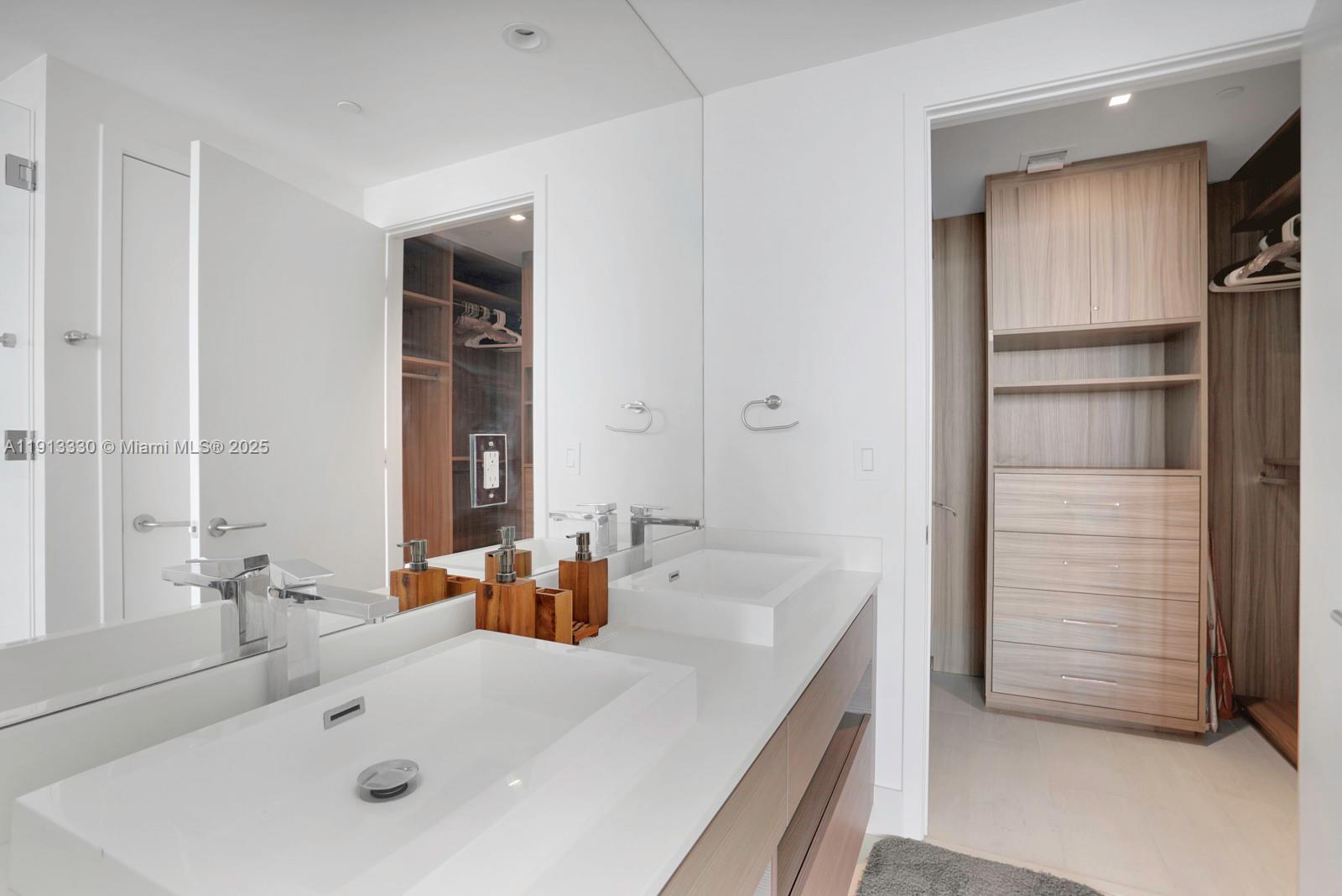 ICON BAY CONDO - Residential Lease