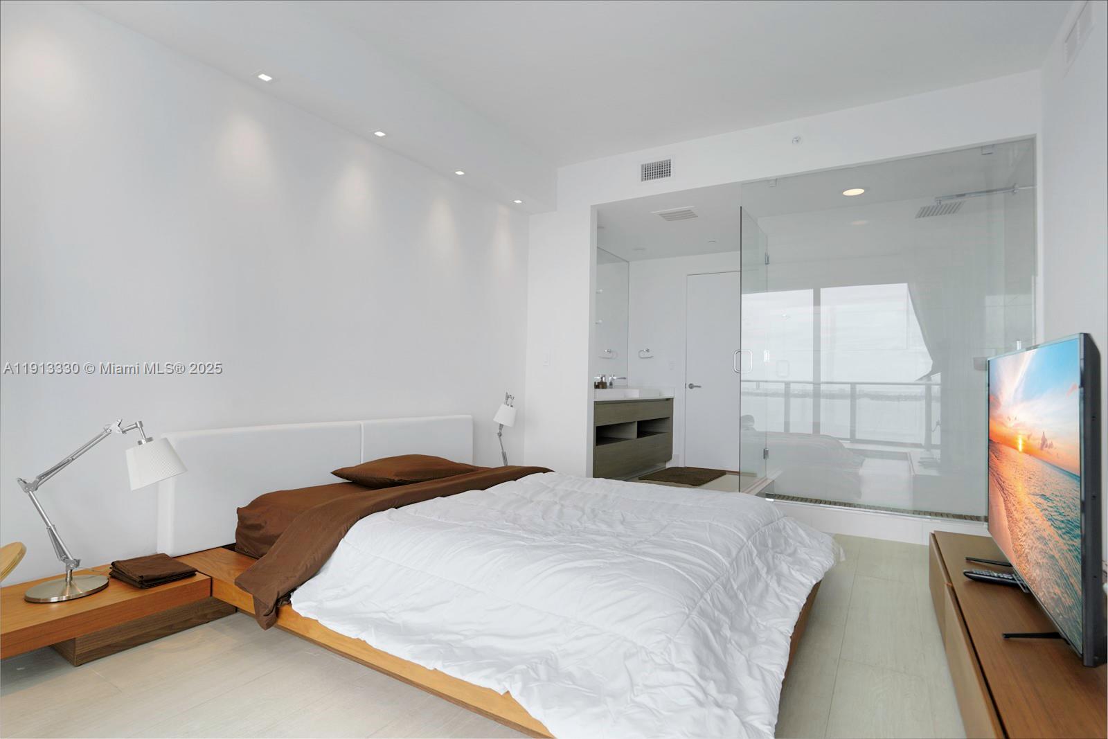 ICON BAY CONDO - Residential Lease