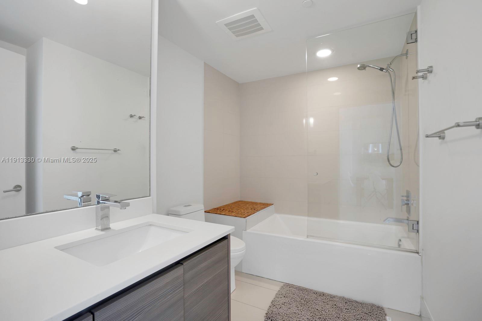 ICON BAY CONDO - Residential Lease