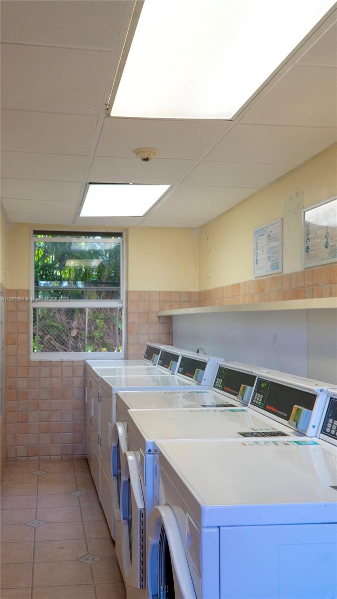 IMPERIAL POINT 3RD SEC - Residential Lease