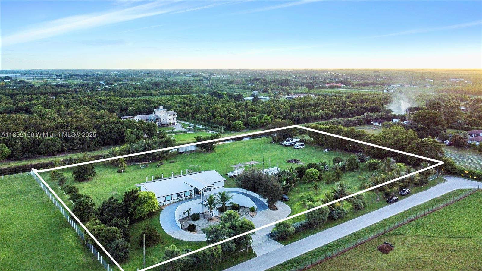 ORCHARD STABLES CLUB - Residential