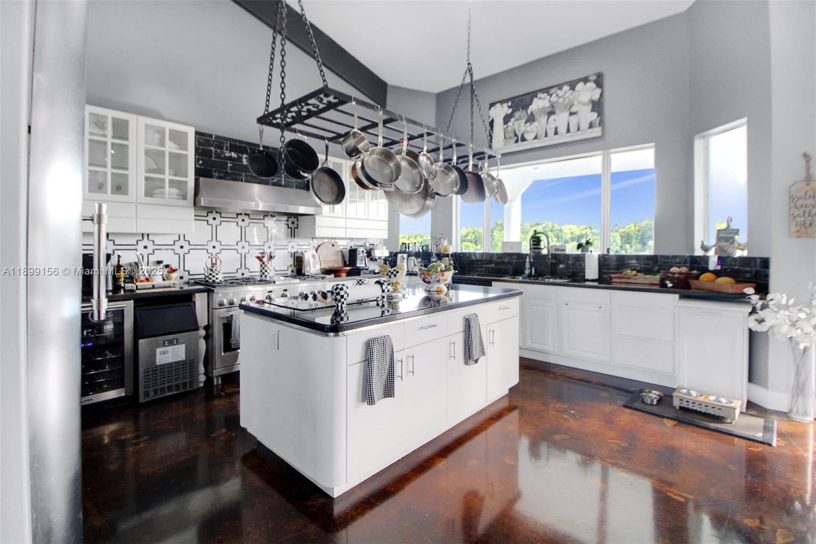 ORCHARD STABLES CLUB - Residential
