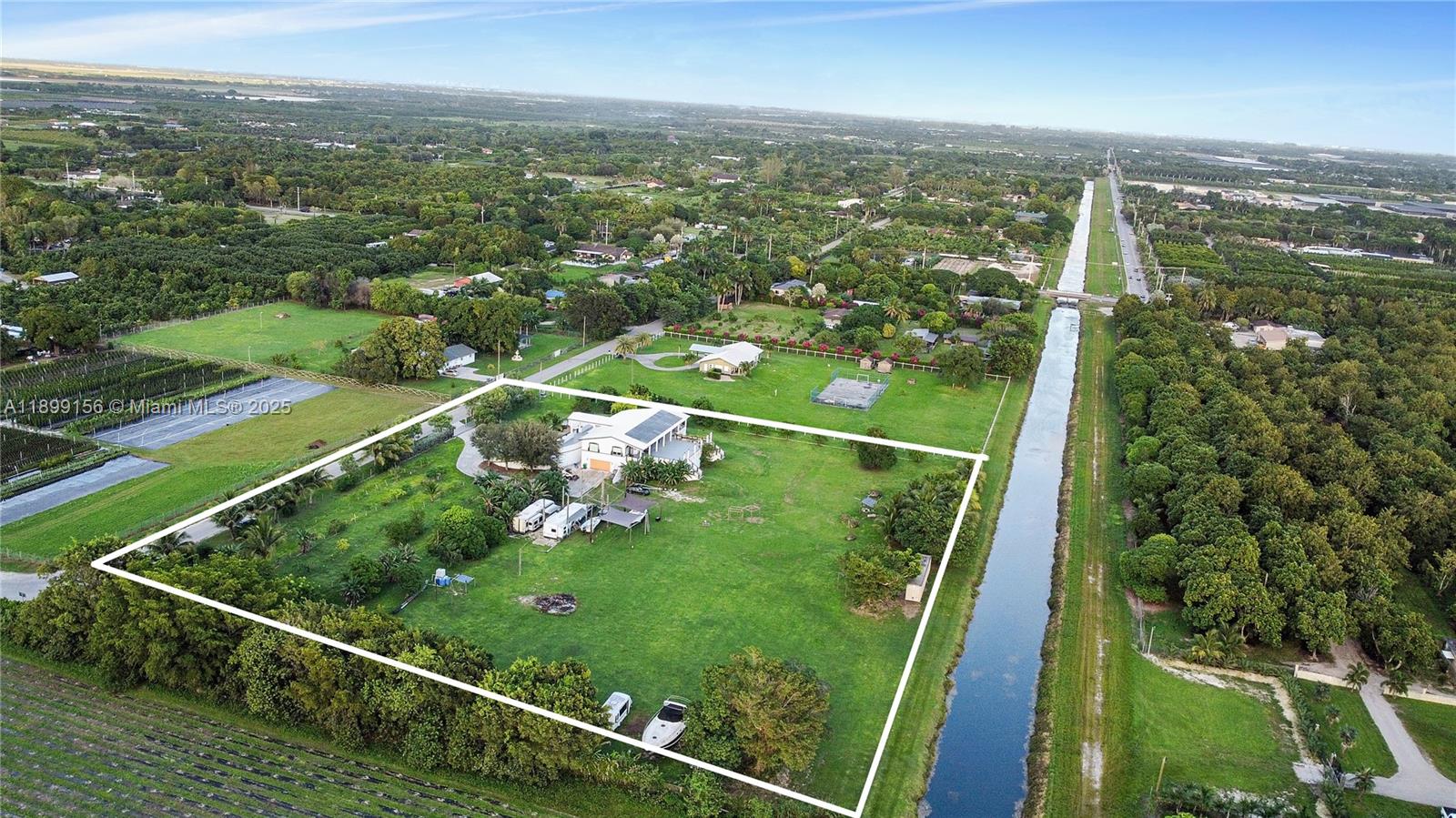 ORCHARD STABLES CLUB - Residential