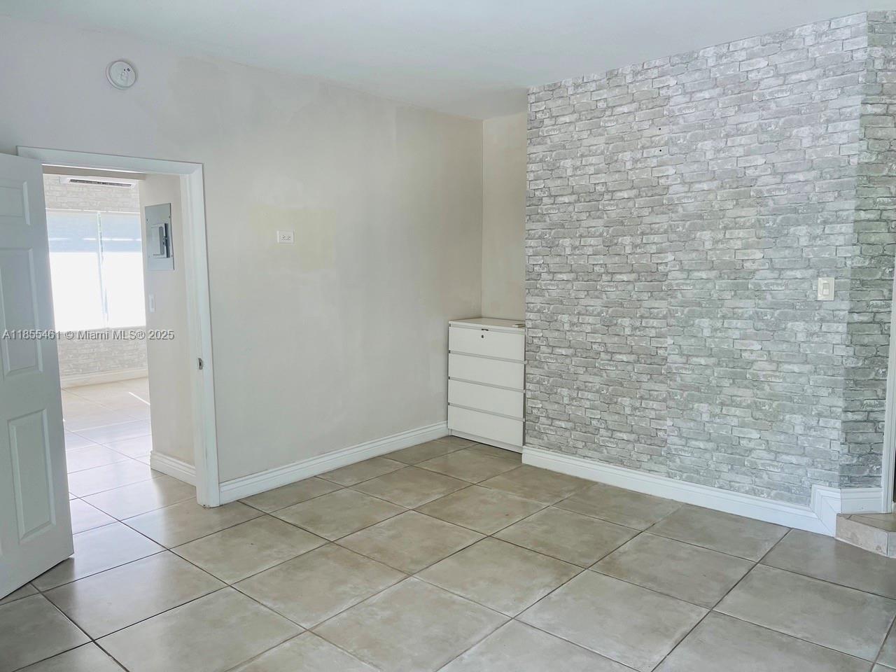 HOLLYWOOD - Residential Lease