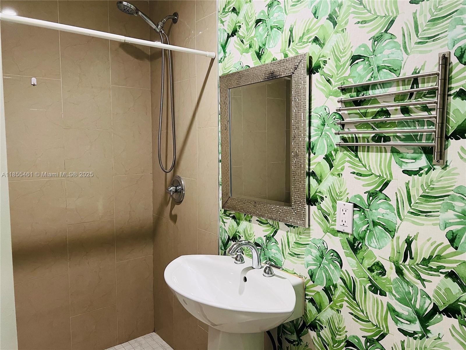 HOLLYWOOD - Residential Lease