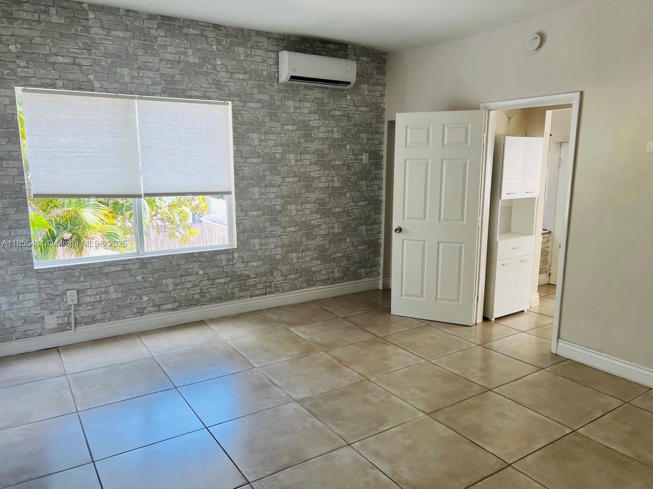 HOLLYWOOD - Residential Lease