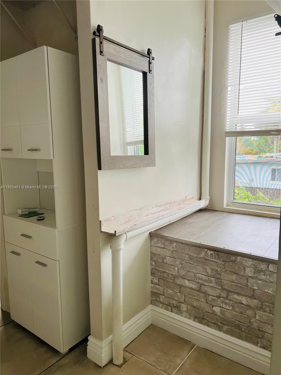 HOLLYWOOD - Residential Lease