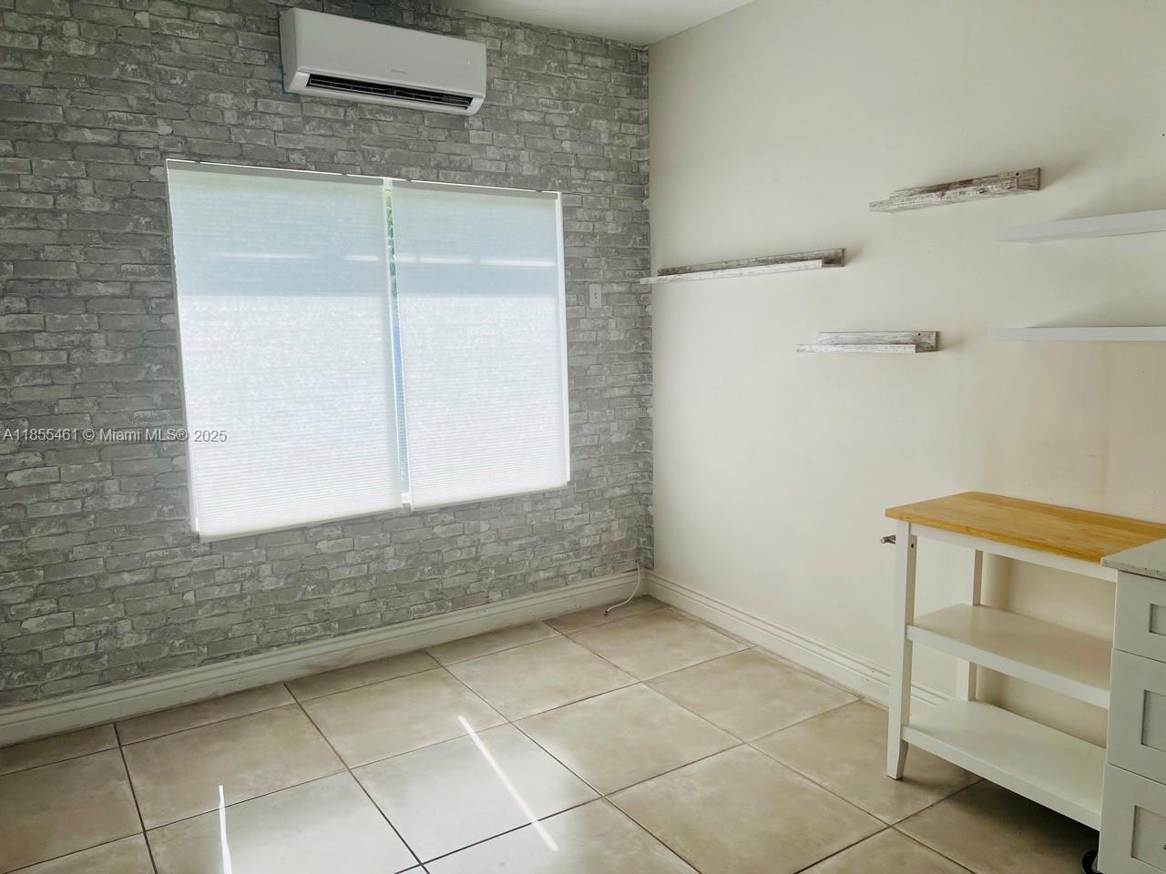 HOLLYWOOD - Residential Lease