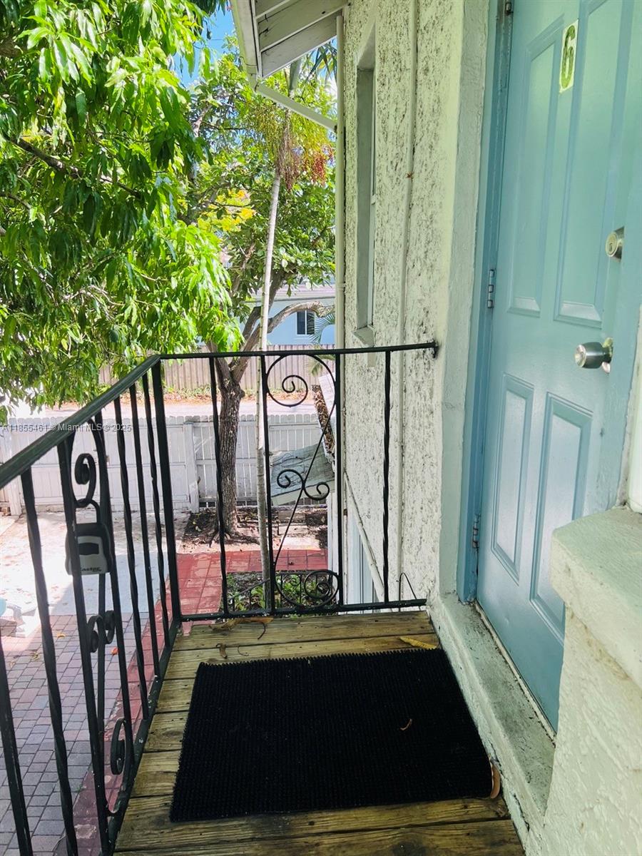 HOLLYWOOD - Residential Lease