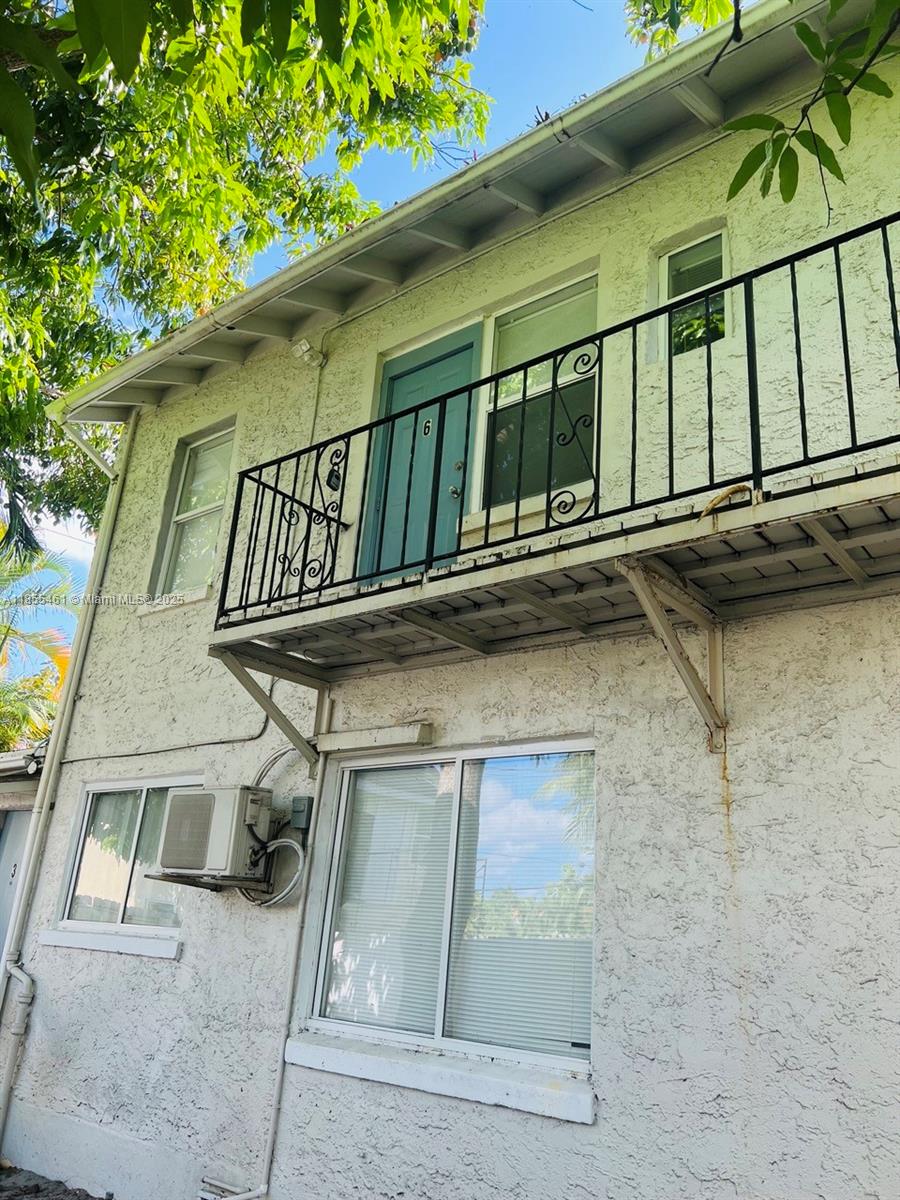 HOLLYWOOD - Residential Lease