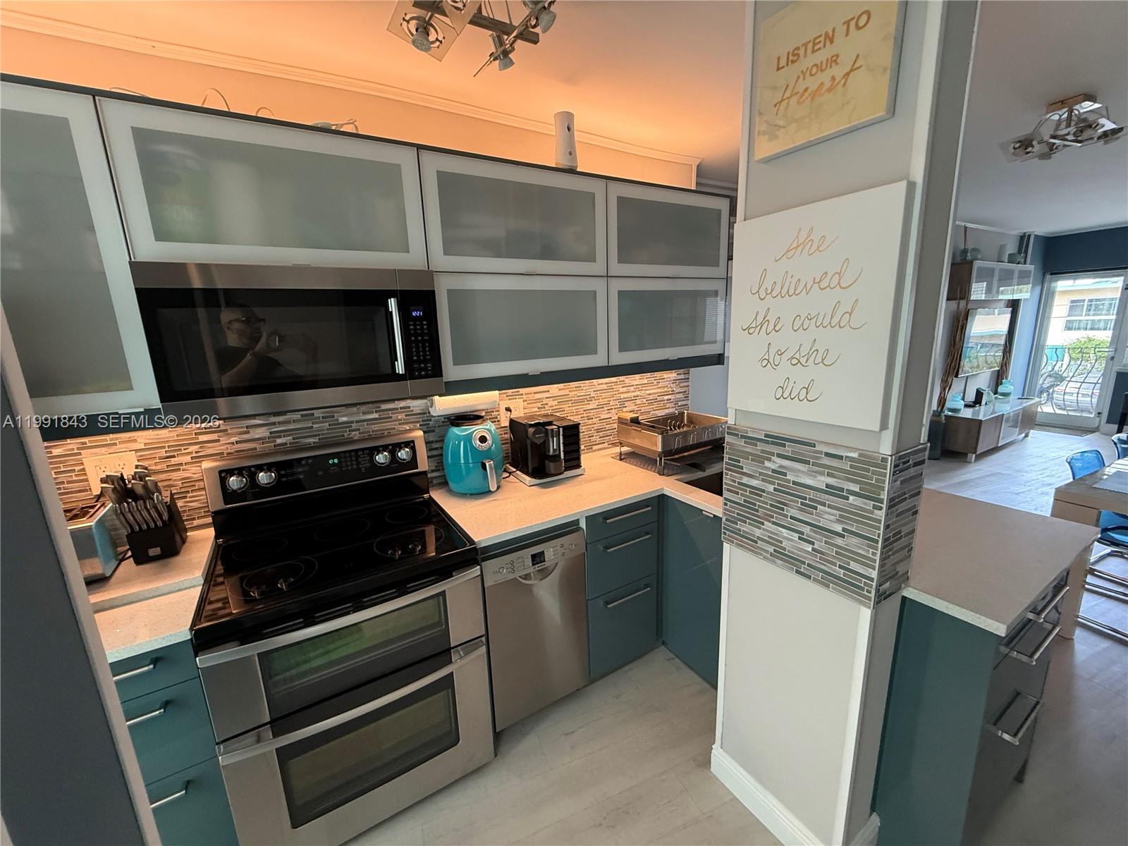 LE CERCLE BY THE BEACH CO - Residential