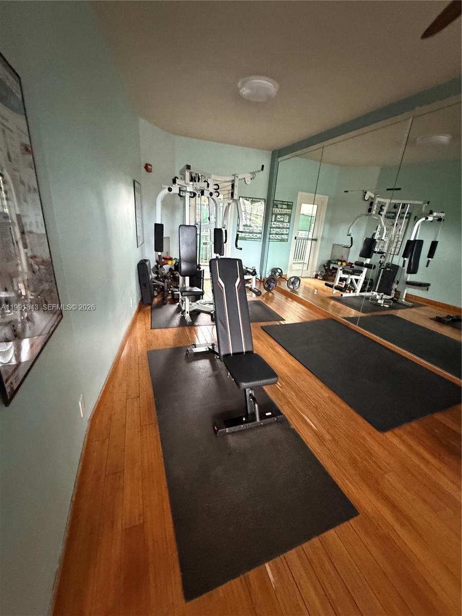 LE CERCLE BY THE BEACH CO - Residential