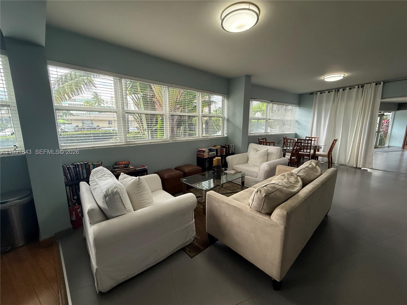 LE CERCLE BY THE BEACH CO - Residential